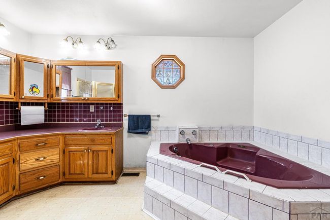 primary 5 piece bath, jacuzzi/garden tub, corner d | Image 14
