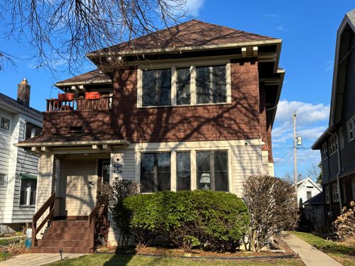3924 N Maryland Ave, Shorewood, WI, 53211-2462 | Card Image
