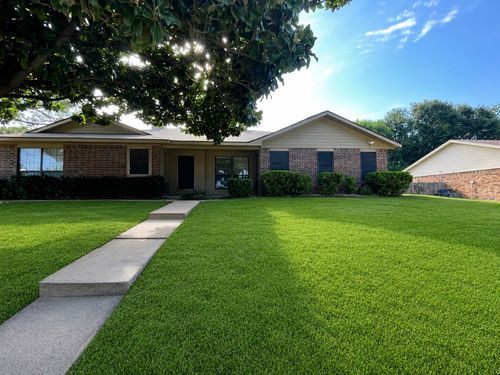 2916 Kathleen Ln, Euless, TX, 76039-7819 | Card Image
