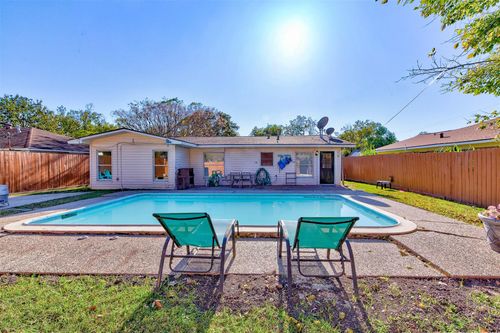 2002 Vermont St, Baytown, TX, 77520-6342 | Card Image