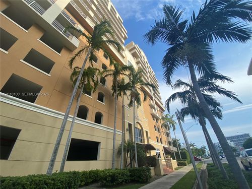 1008-2425 Sw 27th Ave, Miami, FL, 33145-3679 | Card Image
