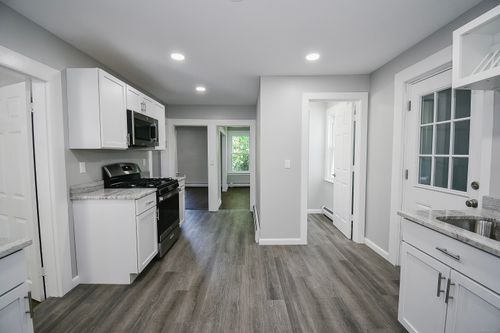 31 Chapman St, New Britain, CT, 06051-2807 | Card Image