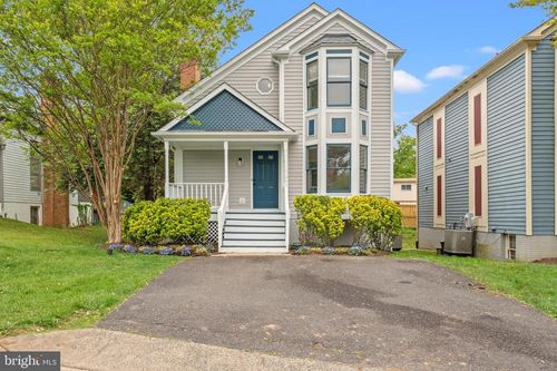 8405 Hollis Ln, VIENNA, VA, 22182-5162 | Card Image