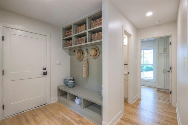 10314 Sagamore Ln, House other with 6 bedrooms, 5 bathrooms and null parking in Leawood KS | Image 30