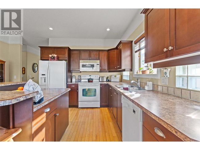 7 - 881 16 St Ne, House other with 3 bedrooms, 3 bathrooms and 2 parking in Salmon Arm BC | Image 18
