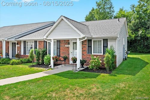 29428 Pendleton Club Dr, Farmington Hills, MI, 48336-1352 | Card Image