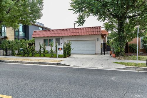 924 W Clark Ave, Burbank, CA, 91506-2002 | Card Image