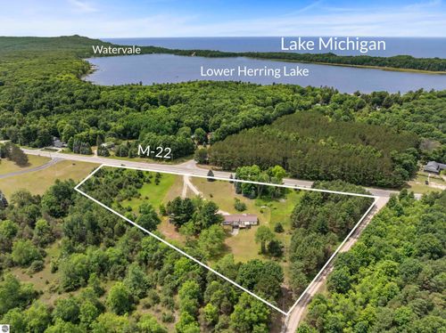 4247 S Scenic Hwy, Frankfort, MI, 49635-9612 | Card Image