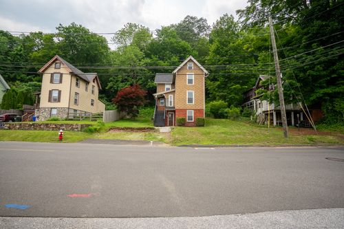 103 Clay St, Thomaston, CT, 06787-1412 | Card Image