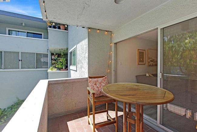 UNIT-212 - 325 Kitty Hawk Rd, Condo with 2 bedrooms, 1 bathrooms and 1 parking in Alameda CA | Image 18