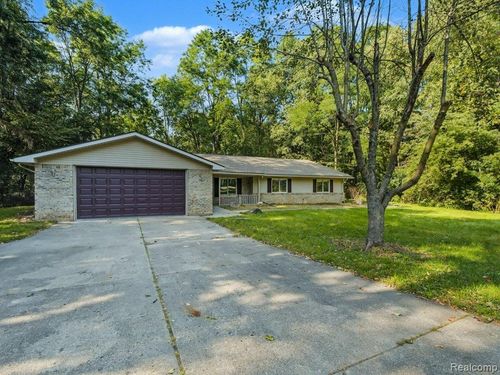 993 Groveland Pines Dr, Ortonville, MI, 48462-8845 | Card Image