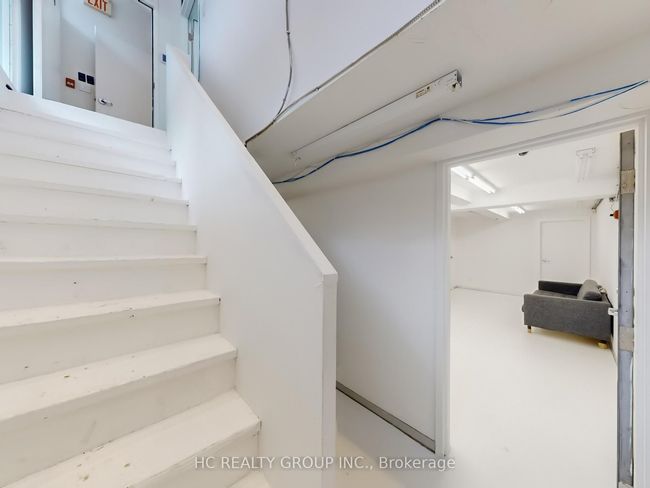 899 Dundas St W, Home with 0 bedrooms, 1 bathrooms and null parking in Toronto ON | Image 9