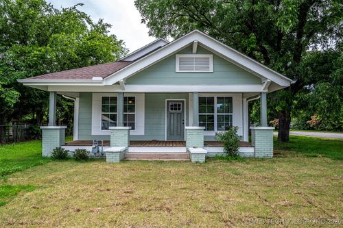 211 N 3rd St, Davis, OK, 73030-1929 | Card Image