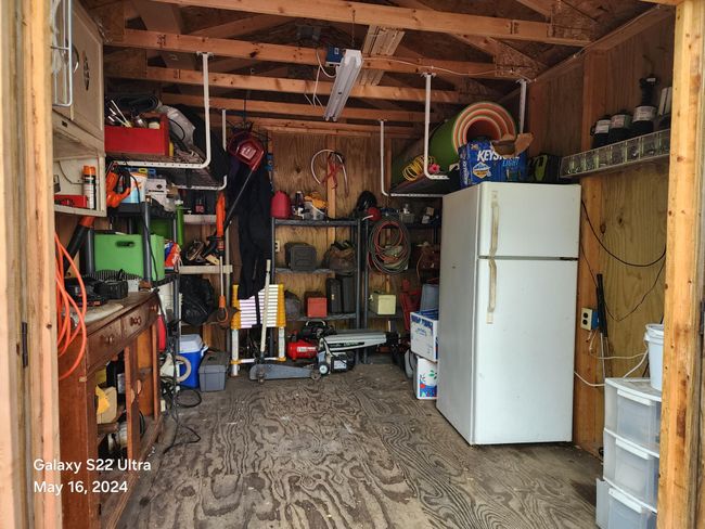 Inside storage shed | Image 19