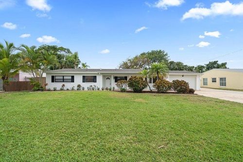 470 Watts Way, Cocoa Beach, FL, 32931-2818 | Card Image