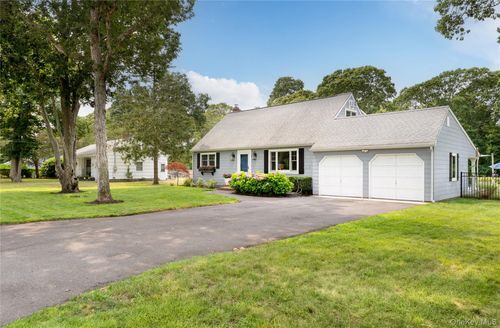 16 Nautilus Dr, Hampton Bays, NY, 11946-3313 | Card Image