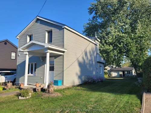 {{alt}} | Card Image