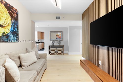 909-3340 Ne 190th St, Aventura, FL, 33180-2669 | Card Image