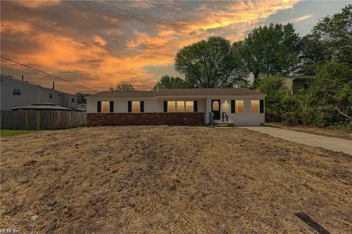 725 Burgesses Ln, Virginia Beach, VA, 23452-6516 | Card Image