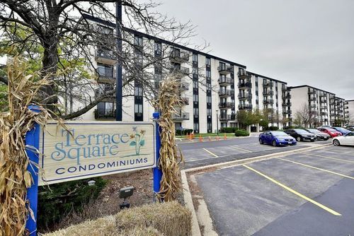 6k-9701 N Dee Rd, Niles, IL, 60714-5880 | Card Image