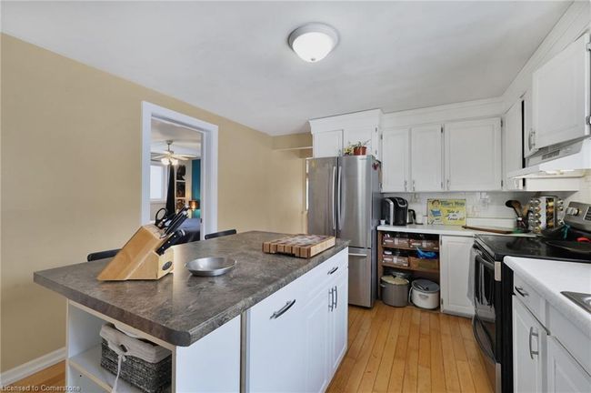 945 Regional Rd 97, House other with 3 bedrooms, 2 bathrooms and 8 parking in Puslinch ON | Image 22