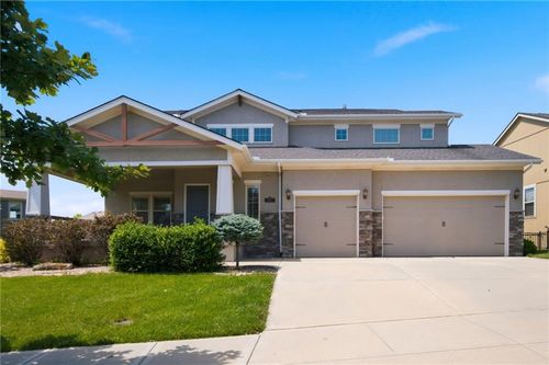 8612 N Farley Ave, Kansas City, MO, 64157-8671 | Card Image
