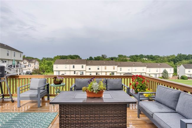 201 Manor View Dr, Townhouse with 3 bedrooms, 4 bathrooms and 2 parking in Manor PA | Image 25