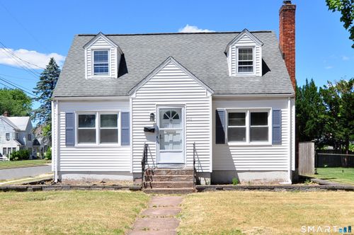 103 W Center St, Manchester, CT, 06040-4915 | Card Image