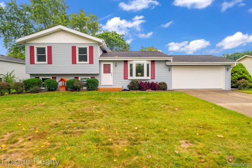 3871 Coventry Valley Dr, Waterford, MI, 48329-3921 | Card Image