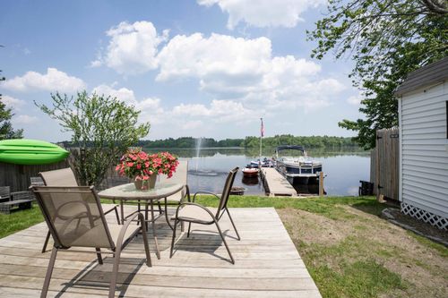 15 Maple St, Kingston, NH, 03848-3312 | Card Image