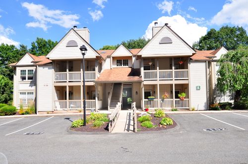 apt-e203-33 Langdon Ct, Berlin, CT, 06037-1387 | Card Image