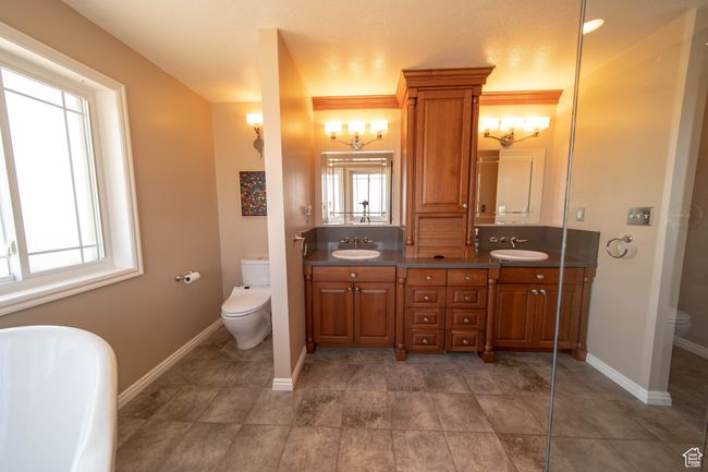 1416 E Valley View Dr, House other with 4 bedrooms, 3 bathrooms and null parking in Wellington UT | Image 21