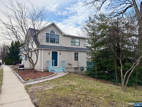 80 Roosevelt Ave, Bergenfield, NJ, 07621-2718 | Card Image