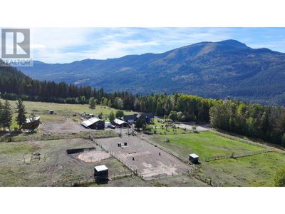 5140 Warren Creek Rd, House other with 3 bedrooms, 3 bathrooms and 4 parking in Falkland BC | Image 1