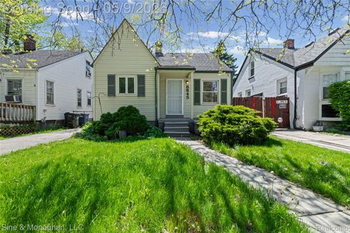 8845 Canyon St, Grosse Pointe, MI, 48236-2053 | Card Image