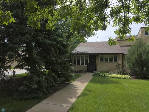 2525 W Country Club Dr S, Fargo, ND, 58103-5740 | Card Image