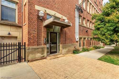 204-3200 Franklin Blvd, Cleveland, OH, 44113-2870 | Card Image