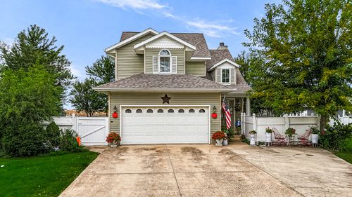 805 S Lawrence Way, Pontiac, IL, 61764-9591 | Card Image