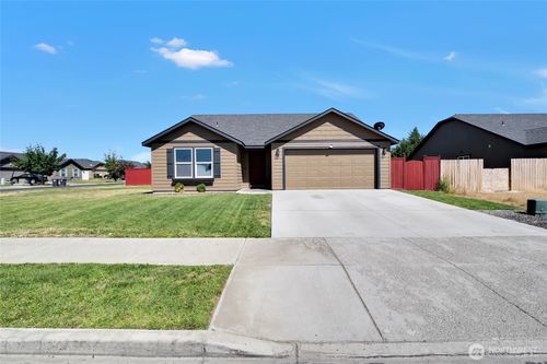 801 S Wilder St, Moses Lake, WA, 98837-8874 | Card Image