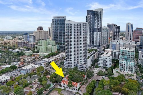 apt-f-810 Se 2nd St, Fort Lauderdale, FL, 33301-3614 | Card Image