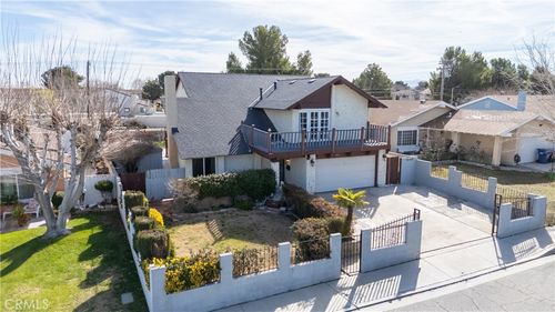 44520 Fenhold, Lancaster, CA, 93535 | Card Image