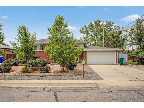 933 Newcombe St, Lakewood, CO, 80215-5629 | Card Image