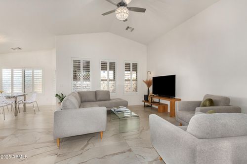 7831 S 27th Way, Phoenix, AZ, 85042-7068 | Card Image