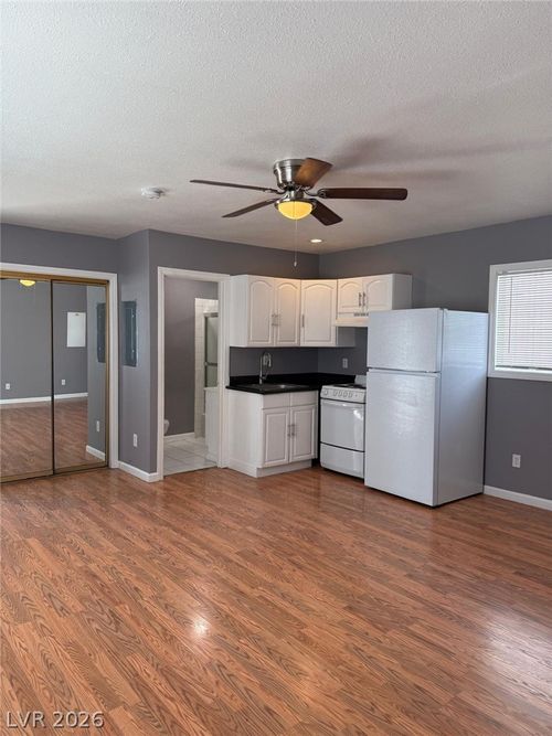4-331 S 9th St, Las Vegas, NV, 89101-8900 | Card Image