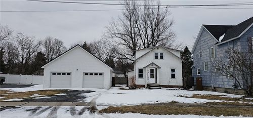 1208 Gill St, Watertown, NY, 13601-2918 | Card Image