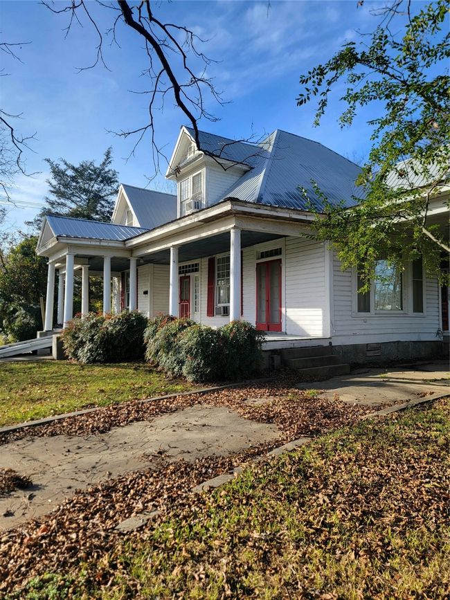 909 W Broadway St, House other with 4 bedrooms, 3 bathrooms and null parking in Clarksville TX | Image 16