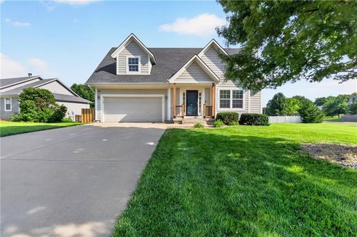 20565 W 220th Ter, Spring Hill, KS, 66083-4083 | Card Image