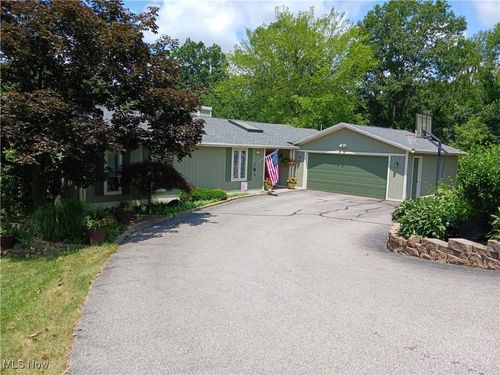 272 Oakmont Dr, Belpre, OH, 45714-9331 | Card Image