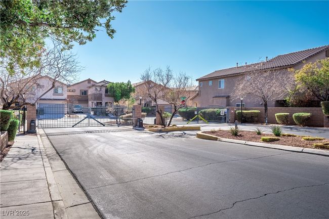 5023 Tunnel Falls Dr, House other with 3 bedrooms, 3 bathrooms and null parking in Las Vegas NV | Image 4