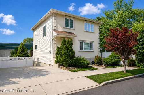 6 Raymond Pl, Staten Island, NY, 10310-2205 | Card Image